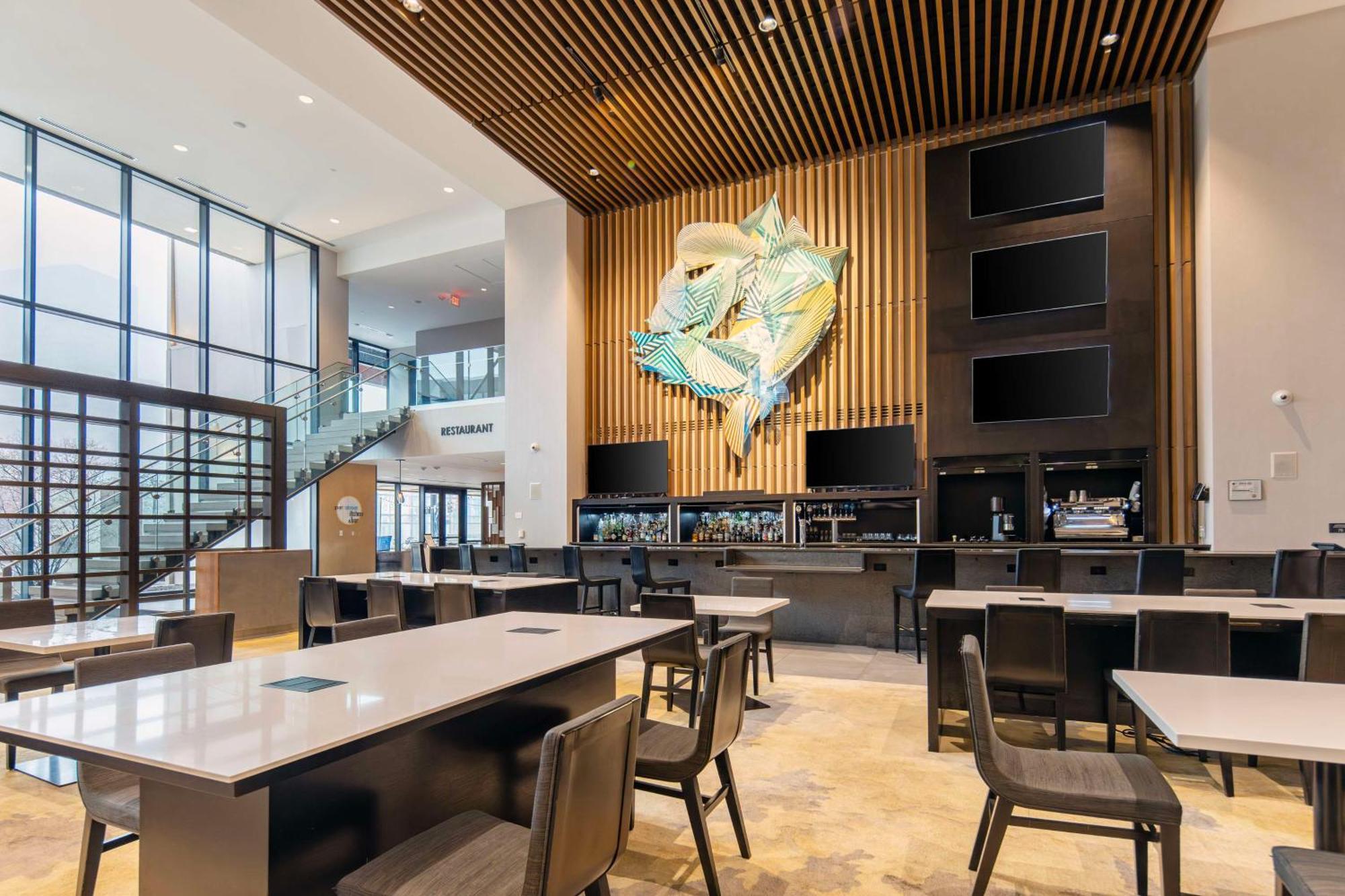 Hilton Des Moines Downtown Hotel Exterior photo