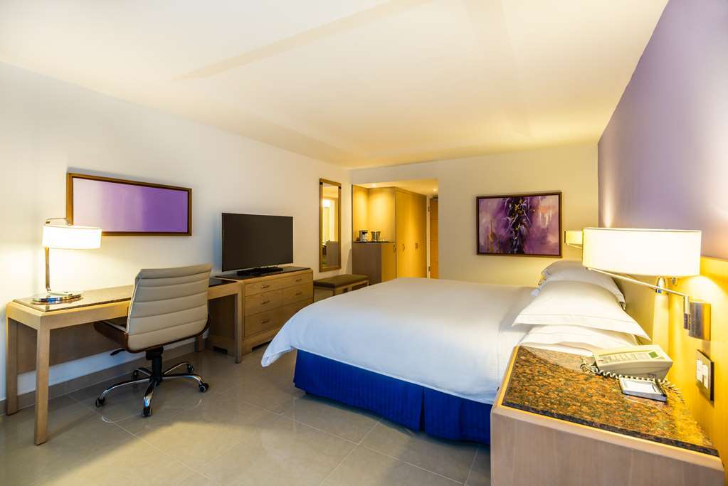 Hilton Des Moines Downtown Hotel Room photo