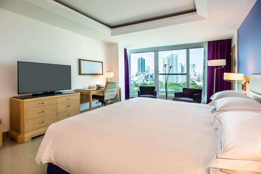 Hilton Des Moines Downtown Hotel Room photo