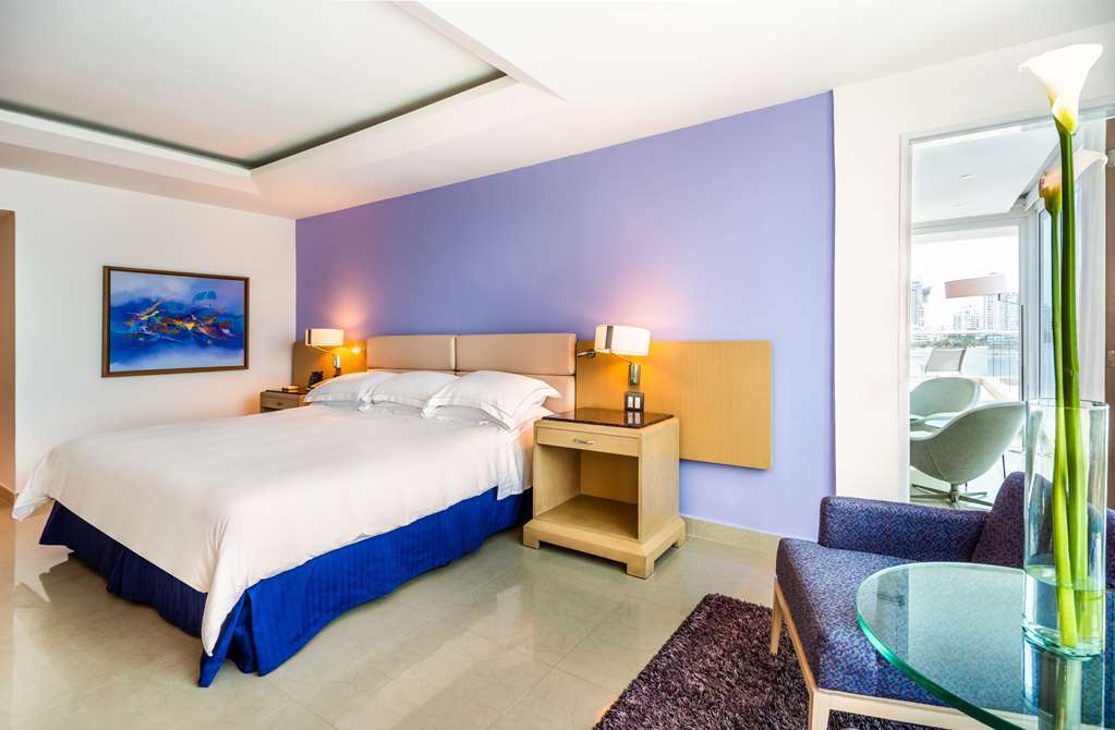 Hilton Des Moines Downtown Hotel Room photo